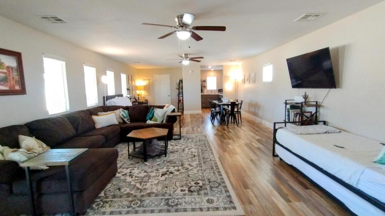 Falcon Cottage Парамп Экстерьер фото