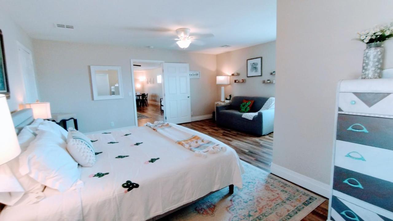 Falcon Cottage Парамп Экстерьер фото